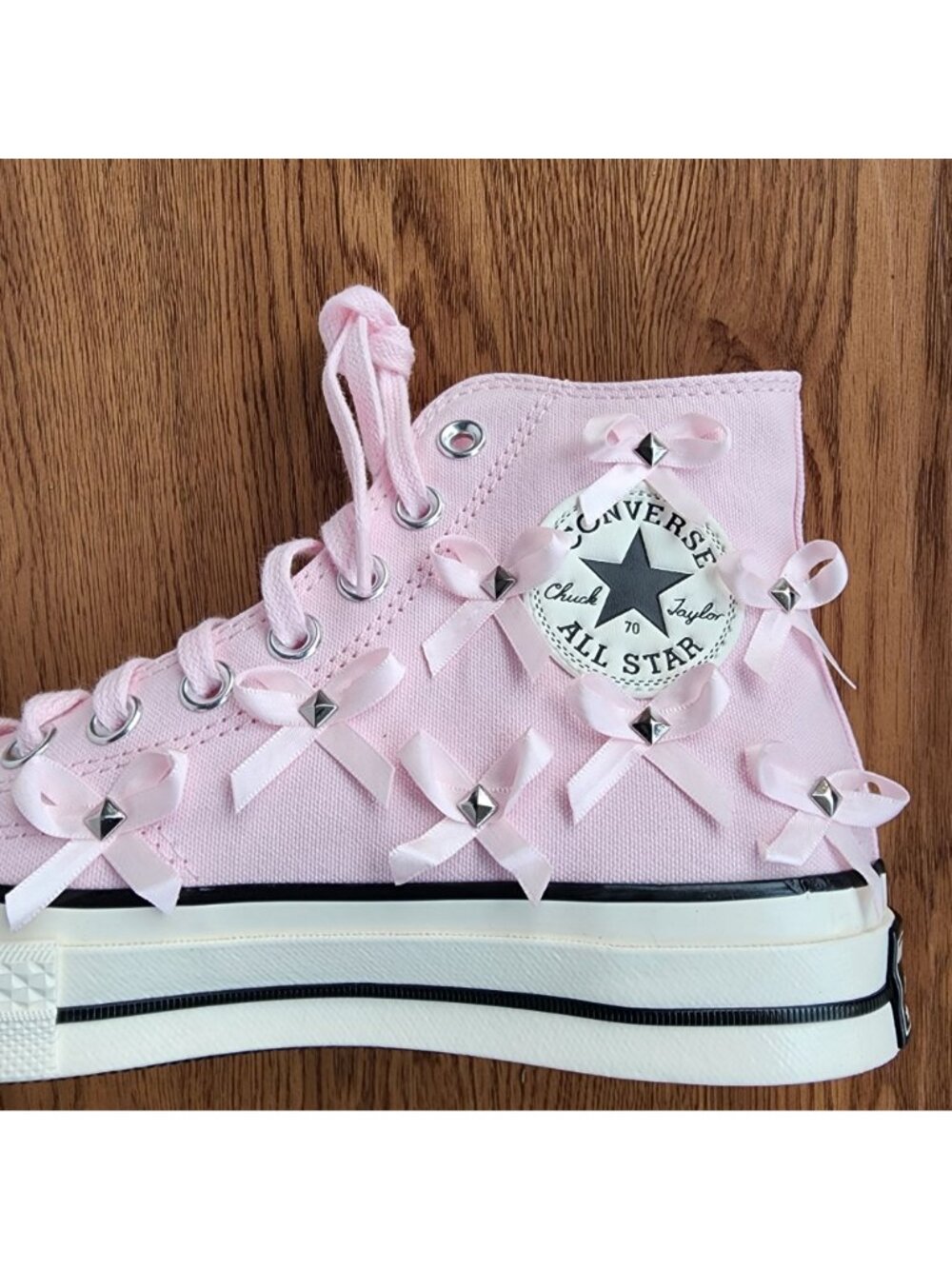 ⭐Converse Chuck 70 Hi Bow Studded Size 9.5 Women's Shoes Sneakers Pink A14444C⭐ - Picture 7 of 10